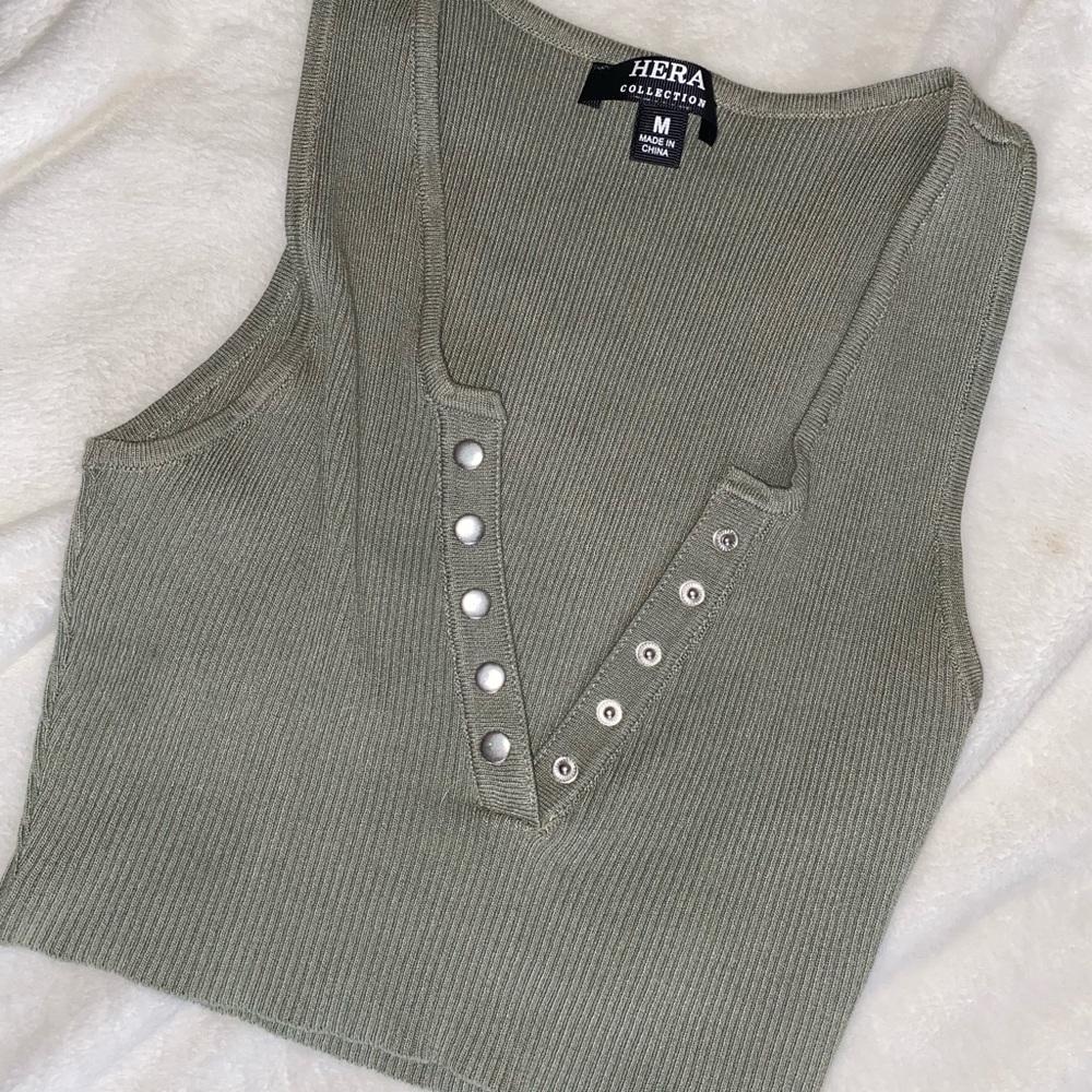 Hera Collection cropped green top